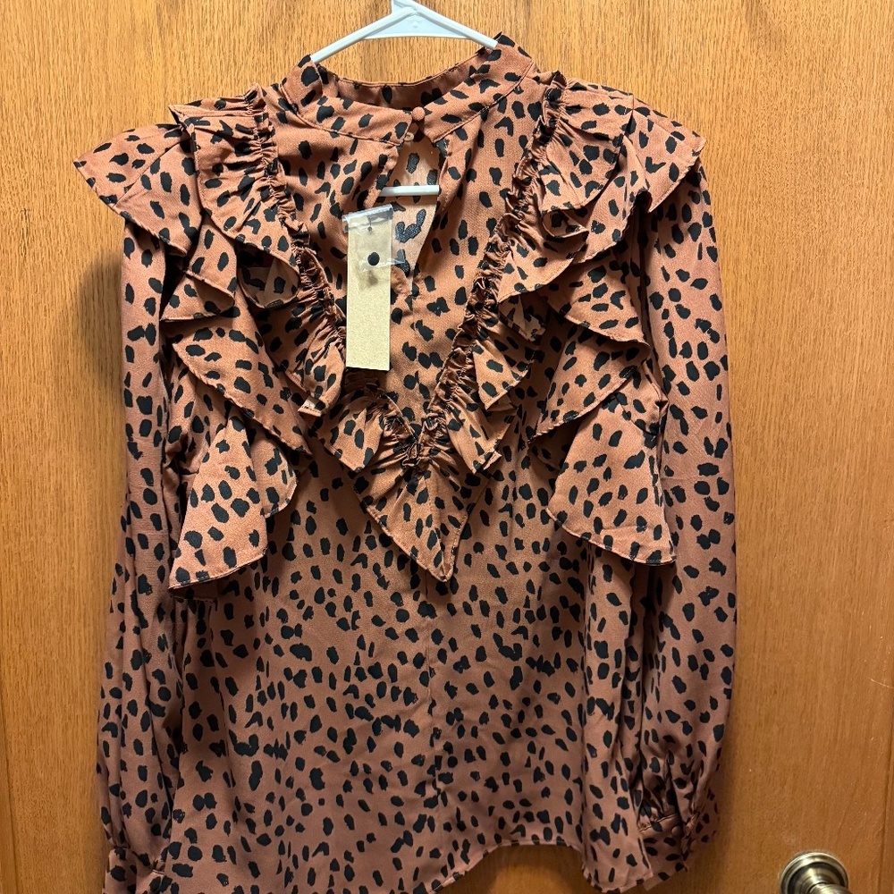 NWT Mock Neck Spotted Ruffle Blouse - Picture 2 of 2